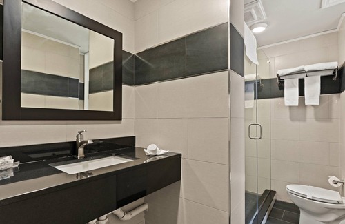Midtown Village Hôtel | Quality Inn Center City
