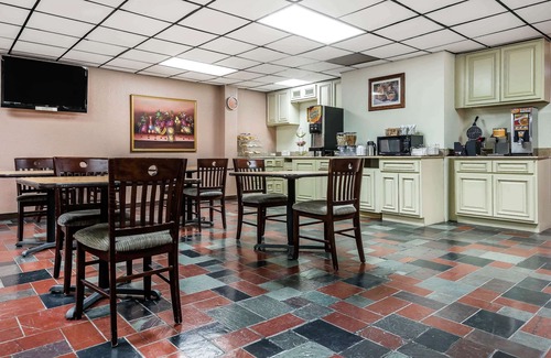 Port Crane Hôtel | Quality Inn & Suites Binghamton Vestal