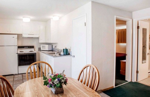 West Hills Hôtel | Quality Inn & Suites Bremerton near Naval Shipyard