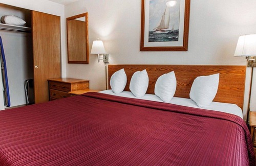 West Hills Hôtel | Quality Inn & Suites Bremerton near Naval Shipyard
