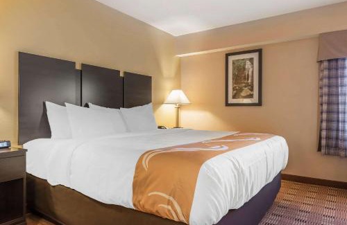Bairdford Hôtel | Quality Inn & Suites Pittsburgh Harmarville