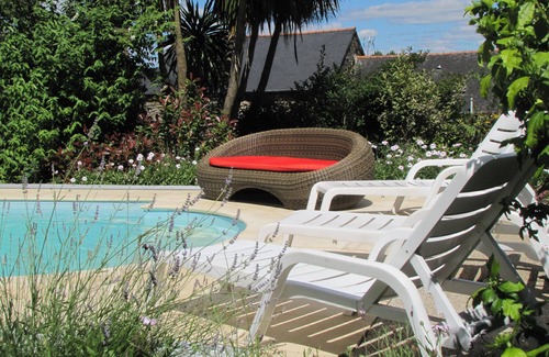 Gomene Cottage | Gite traditionnel de haute qualité pour 2 à Gomene centre Bretagne avec piscine & WIFI