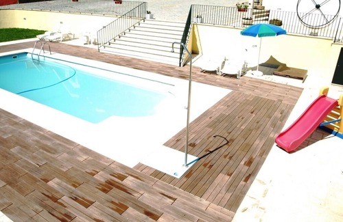Rates Villa | Qualité logements w / piscine et terrain de football, un grand barbecue