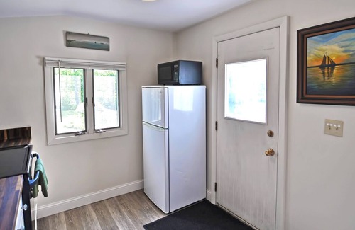 Gloucester Maison | Quarryman’s Cottage: 1bd, 1 bth PRIVATE QUARRY: DOG friendly