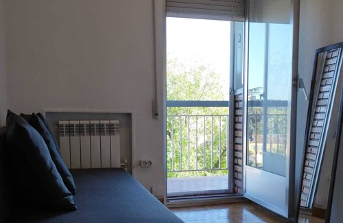 Vista Alegre Appartement | Quarto Aconchegante com Terraço!