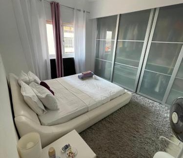 Santa Iria de Azoia Maison | Quarto privado num apartamento partilhado