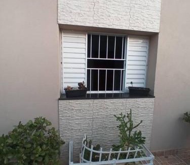 Artur Nogueira Maison | Quarto Solteiro com TV