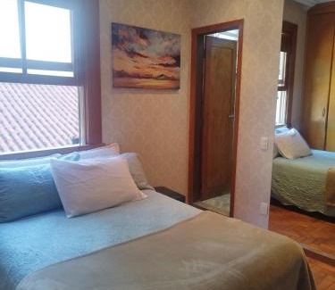 Savassi Maison | Quarto Suite -Em apartamento familiar