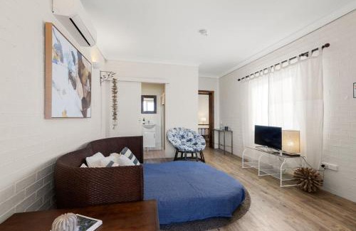 Callala Beach Maison | Quay's Cabin - Absolute Beachfront with Views