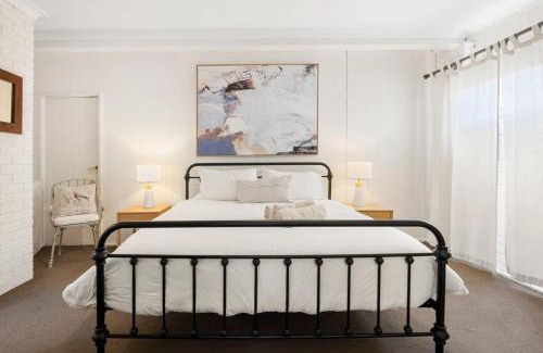 Callala Beach Maison | Quay's Cabin - Absolute Beachfront with Views