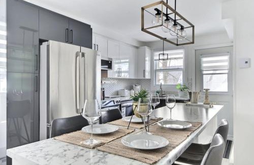 Saint-Sauveur Appartement | Quebec city Downtown River Sidewalk 2 Free Parking