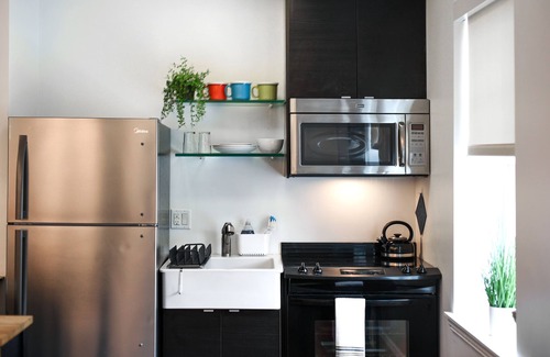 Bloomfield Appartement | Queen Bed-West Penn-Elevator-Parking-Wifi-Central Location