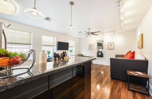 Bloomfield Appartement | Queen Bed-West Penn-Elevator-Parking-Wifi-Central Location