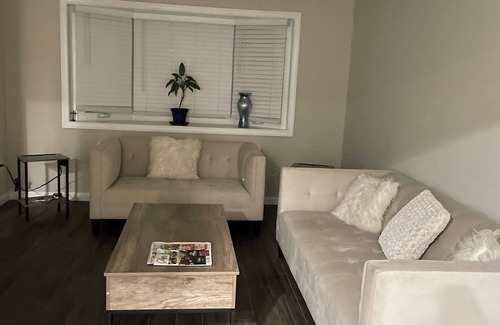 Plainedge Maison | Queen bedroom 1 min to highway