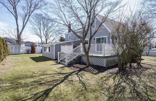 Plainedge Maison | Queen bedroom 1 minute to Highway