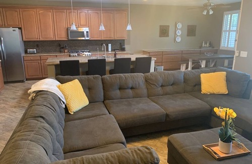 San Tan Heights Maison | Queen Creek Oasis - 4bed, 3bath w/ Heated POOL :-),