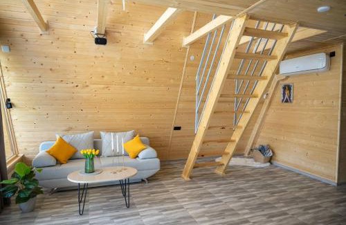 Armenia Maison | Queen House