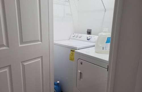 Tallahassee Maison | Queen room: in a duplex near FSU, shared bath-5
