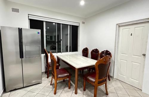 Hurlstone Park Maison | Queen Room in Hurlstone Park - CS1