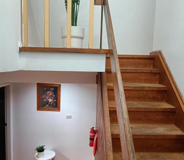 Carlingford Maison | Queen Room in Spacious House - Close to Shops and Station - NC6