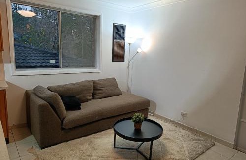 Carlingford Maison | Queen Room in Spacious House - Close to Shops and Station - NC6