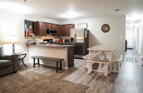 Mercedes Maison | Queen's Hidden Gem w/ Game Room - 5 beds/sleeps 9