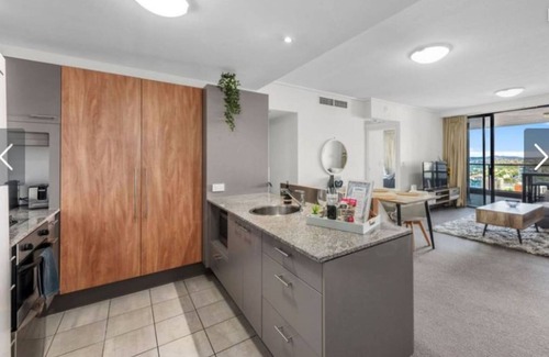 Brisbane Central Business District Appartement | Queen St Executive Stylish Apt with River Views and Fast WIFI Carpark Sauna Balcony Sleeps 7