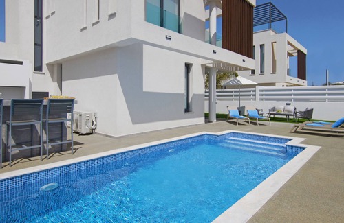 Pernera Villa | Queen Valeria Villa - Walking to Kalamies Beach