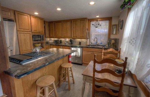 Al Tahoe Maison | Queens Cottage by Lake Tahoe Accommodations