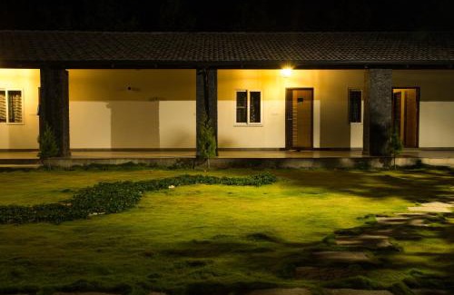 Yercaud Station Balnéaire | Queens Hotel -Yellow Lake Resorts &Spa -Yercaud