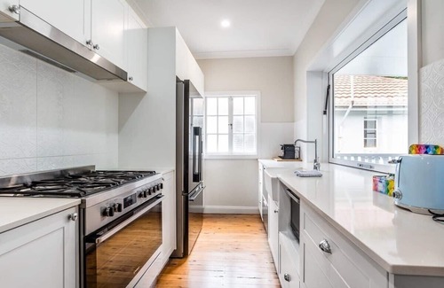 Newmarket Maison | Queenslander Family Gem with backyard & play area