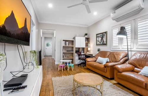 Newmarket Maison | Queenslander Family Gem with backyard & play area