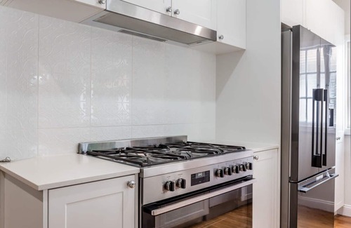 Newmarket Maison | Queenslander Family Gem with backyard & play area