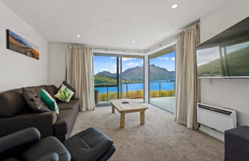 Frankton Maison | Queenstown Lake Views - Downstairs Apartment