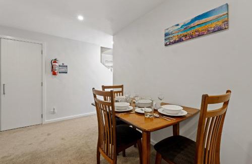 Frankton Maison | Queenstown Lake Views - Downstairs Apartment