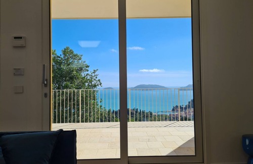 Pugliola Maison | Quercia: immense vue sur la mer, piscine, tennis, parking privée à Lerici!