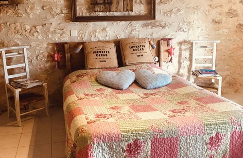 Fargues Maison | chambres d'hôtes en pierre du quercy décorée avec gôut.