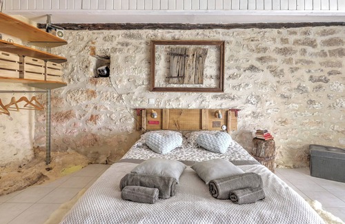 Fargues Maison | chambres d'hôtes en pierre du quercy décorée avec gôut.
