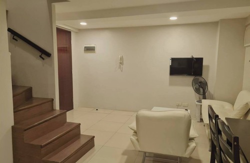 Valencia Appartement | Quezon City 3 Bedroom Condo Unit with Pool Access