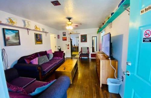 Lawton Maison | QUICK 1 mile to Ft Sill! Wizard Cottage sleeps 5 adults & Pets Welcome!