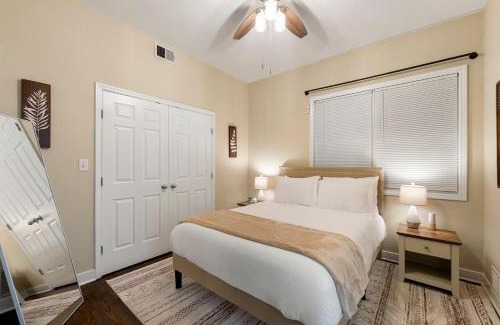 Tri-Taylor Appartement | Quick Drive to Downtown Chicago & Early Check-In