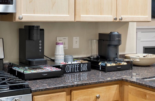 Tri-Taylor Appartement | Quick Drive to Downtown Chicago & Early Check-In