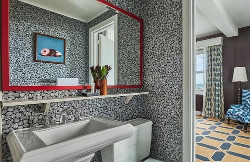 Downtown Hôtel | Quick Drive to Roger Williams Park Zoo! Awesome Amenities, Pets Allowed!