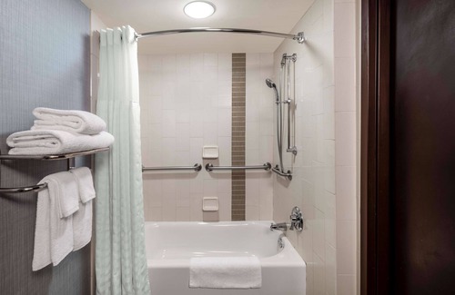Austin Hôtel | Quick Drive to The Vortex! Pet-Friendly Property w/ Outdoor Pool, Free Parking!