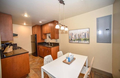 Grandview Maison | Quiet 1 BR with Full Kitchen and Huge Yard