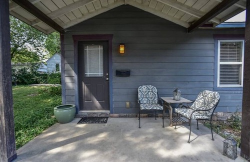 Grandview Maison | Quiet 1 BR with Full Kitchen and Huge Yard