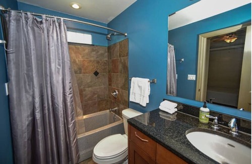 Grandview Maison | Quiet 1 BR with Full Kitchen and Huge Yard