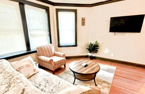 Gage Park Appartement | Quiet 1BR, Eat-In Kitchen, Close to Midway