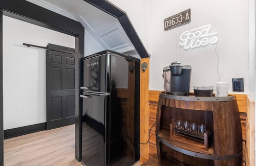 West Central Appartement | Quiet 2 BD Apartment in Downtown