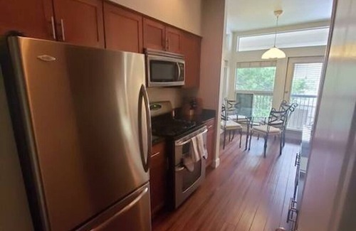 Rosedale Copropriété | Quiet 2 bedroom condo in gated condos with patio and reserved covered parking